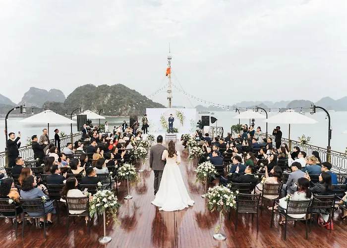 Indochine Cruise Lan Ha Bay 5* Hạ Long