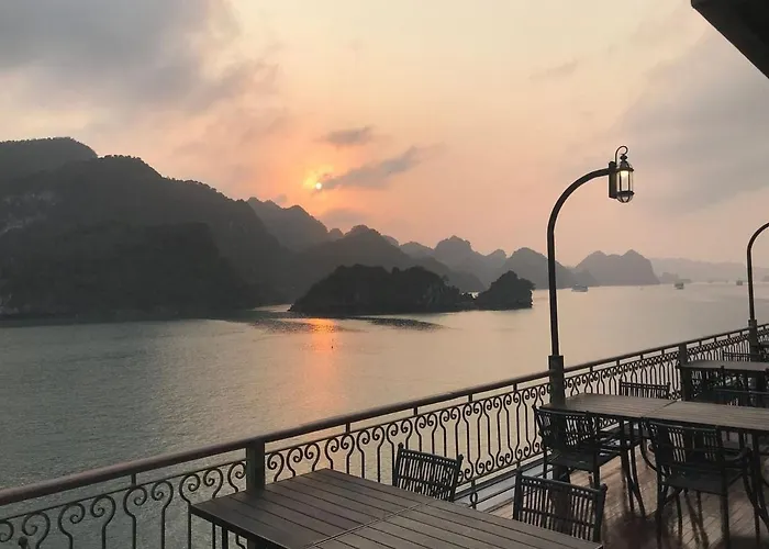 Indochine Cruise Lan Ha Bay