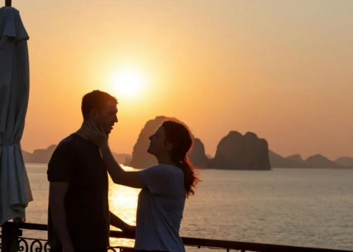 Indochine Cruise Lan Ha Bay  Hạ Long
