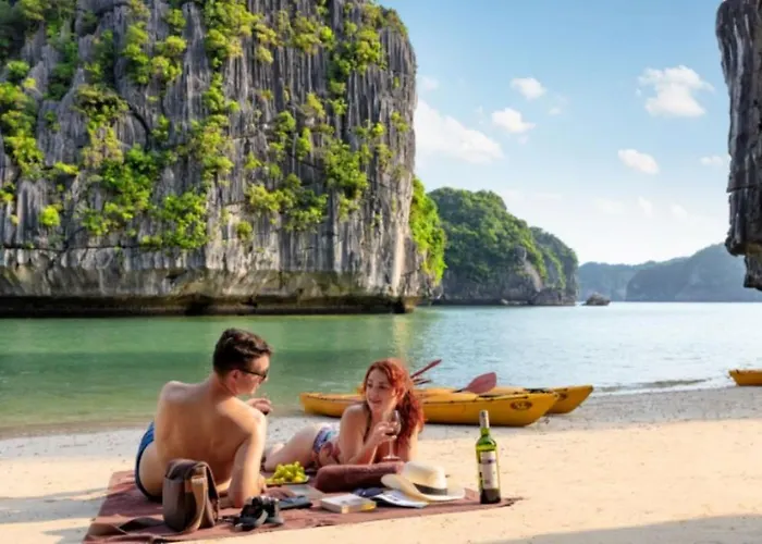 Indochine Cruise Lan Ha Bay 5* Hạ Long