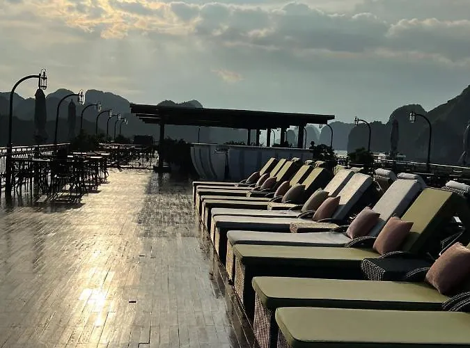 Indochine Cruise Lan Ha Bay Hạ Long