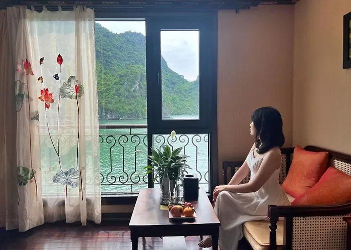Indochine Cruise Lan Ha Bay 5* Hạ Long