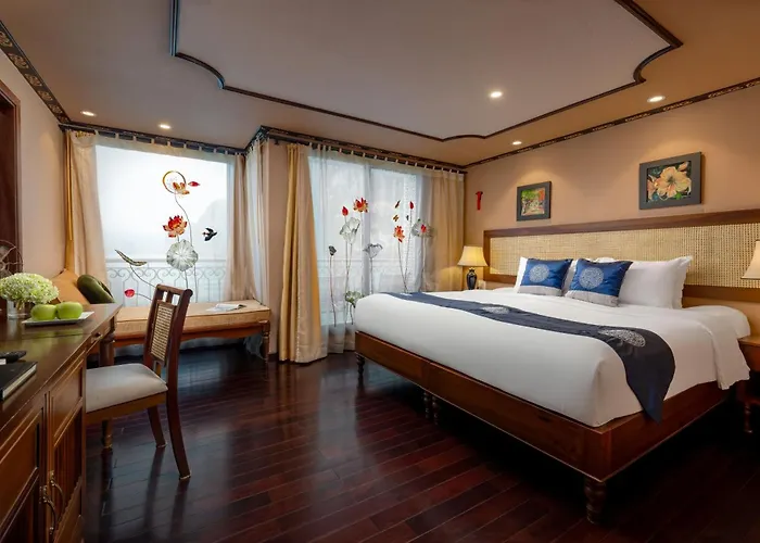 Indochine Cruise Lan Ha Bay 5* Hạ Long