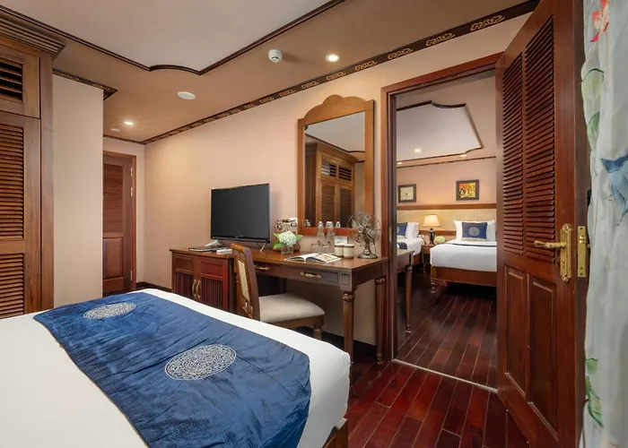 Indochine Cruise Lan Ha Bay 5* Hạ Long