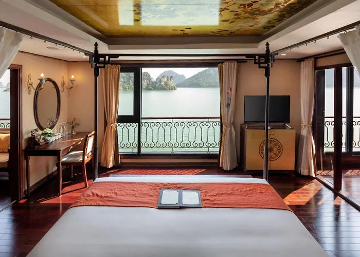 Indochine Cruise Lan Ha Bay  Hạ Long