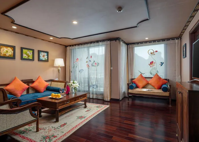 Indochine Cruise Lan Ha Bay 5* Hạ Long