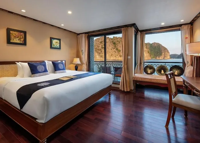  Indochine Cruise Lan Ha Bay