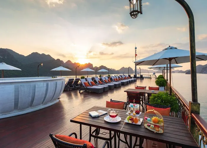  Indochine Cruise Lan Ha Bay