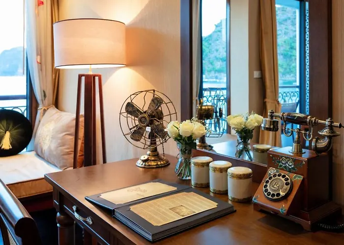 Indochine Cruise Lan Ha Bay  Hạ Long