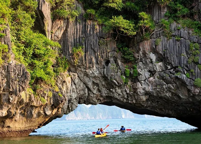 Indochine Cruise Lan Ha Bay Hạ Long